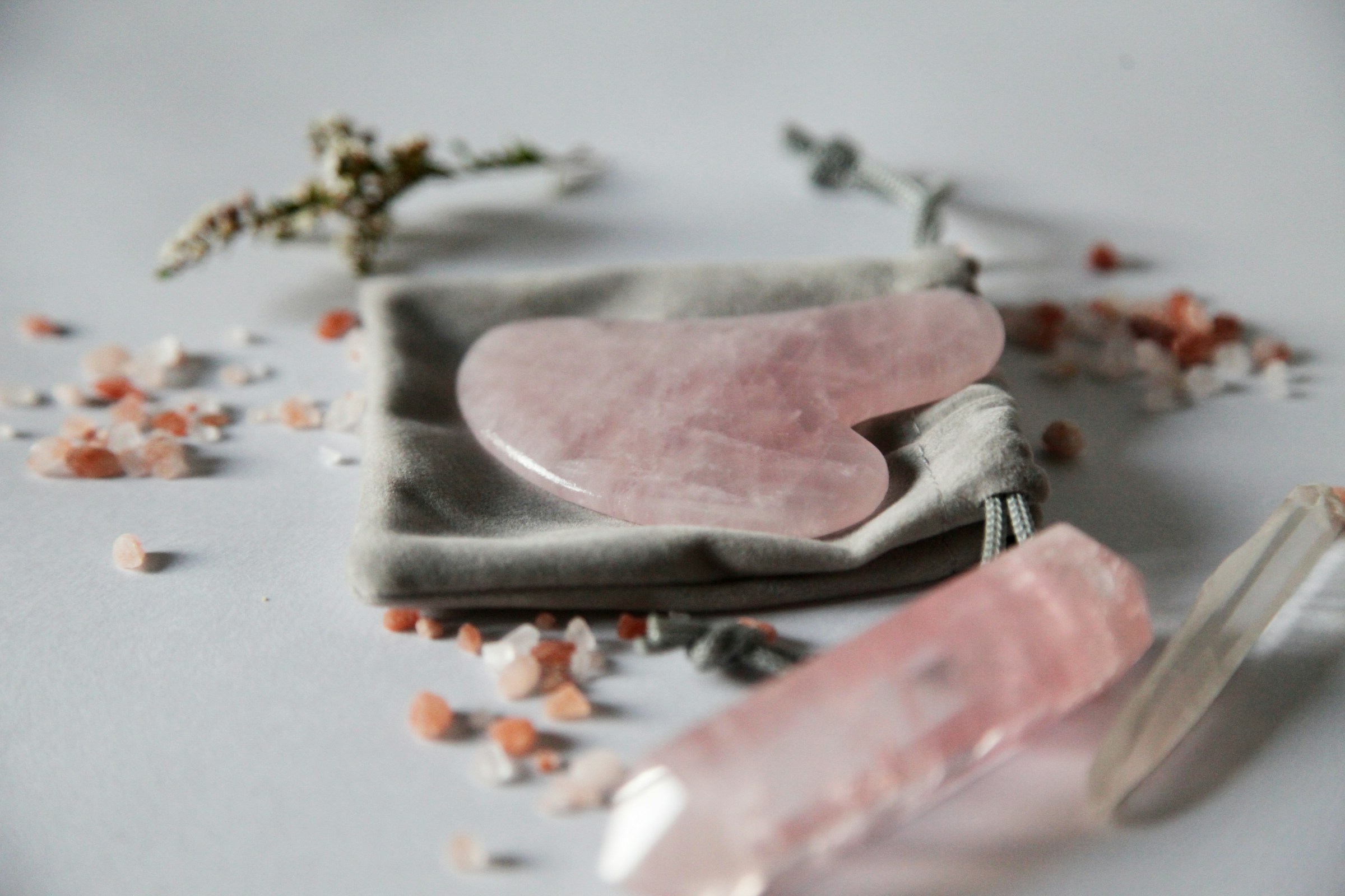 Gua sha en quartz rose